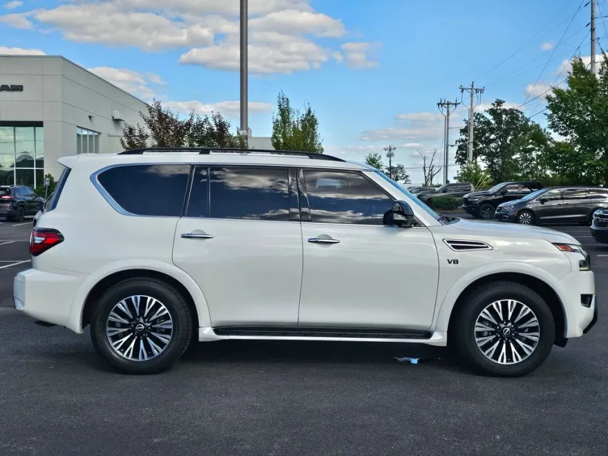 2022 Nissan Armada SL photo 1