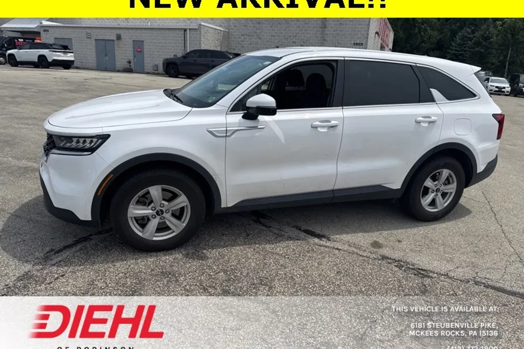 2022 Kia Sorento LX photo 1