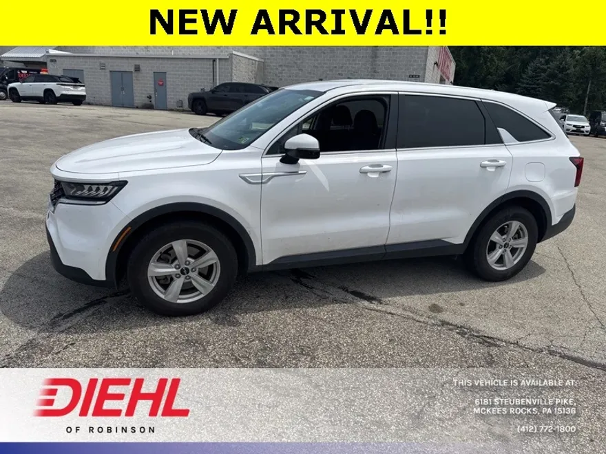2022 Kia Sorento LX photo 1