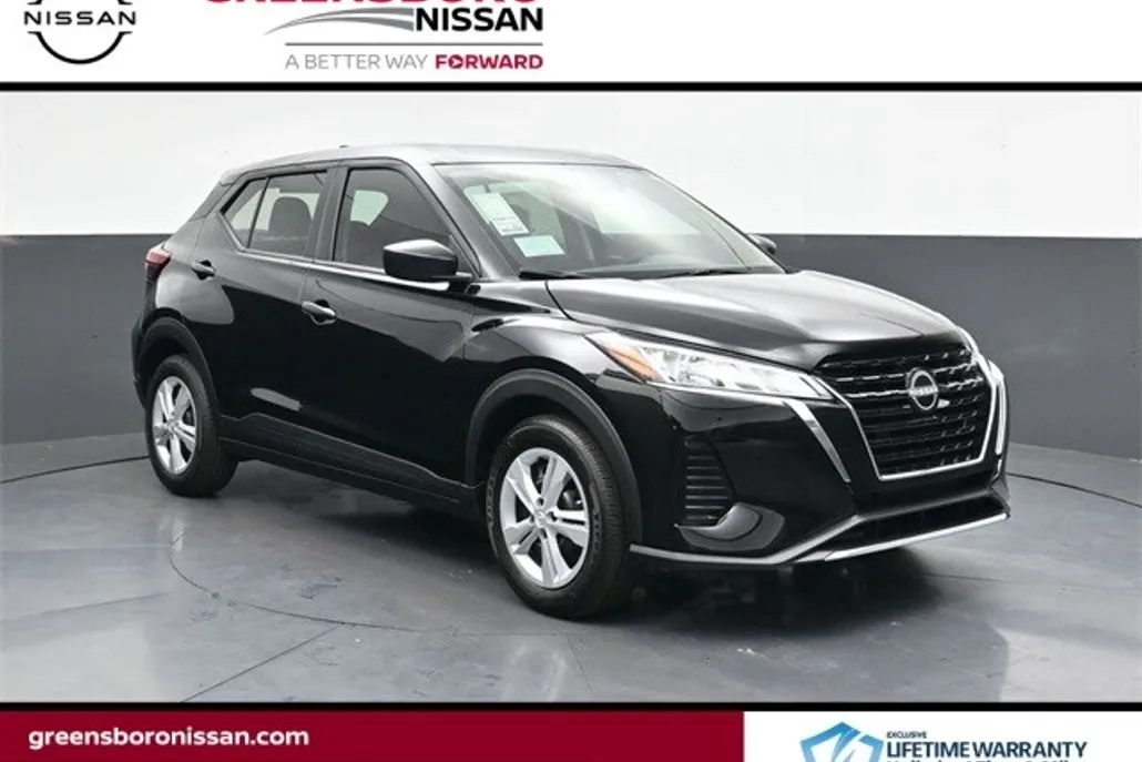 2025 Nissan Kicks Play S photo 1