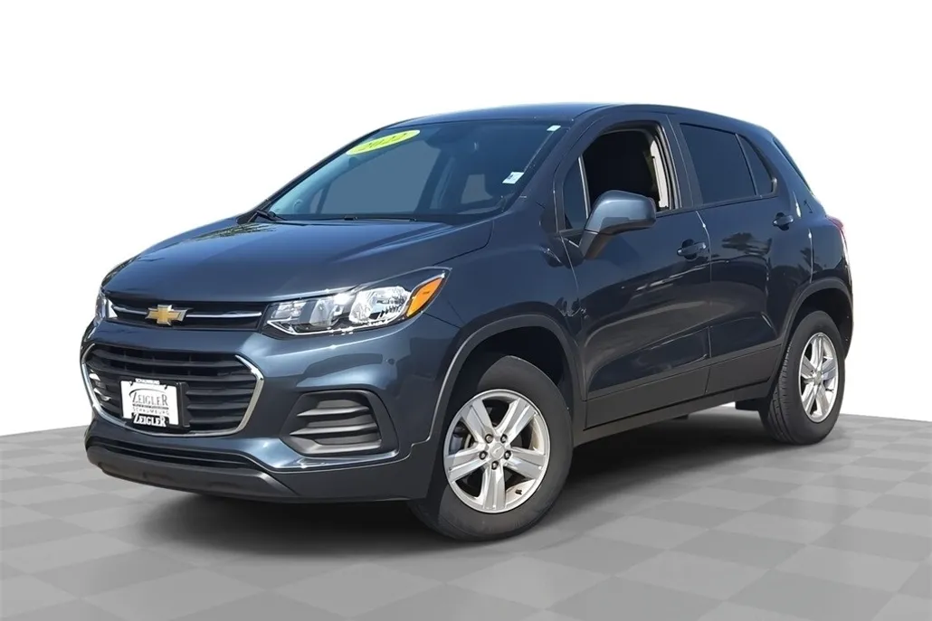 2022 Chevrolet Trax LS photo 1