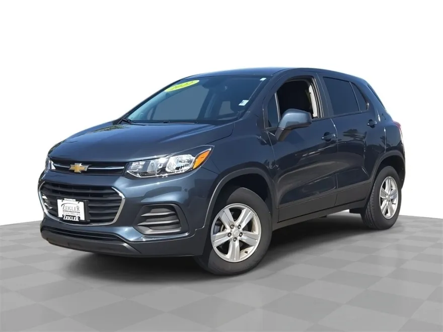 2022 Chevrolet Trax LS photo 1