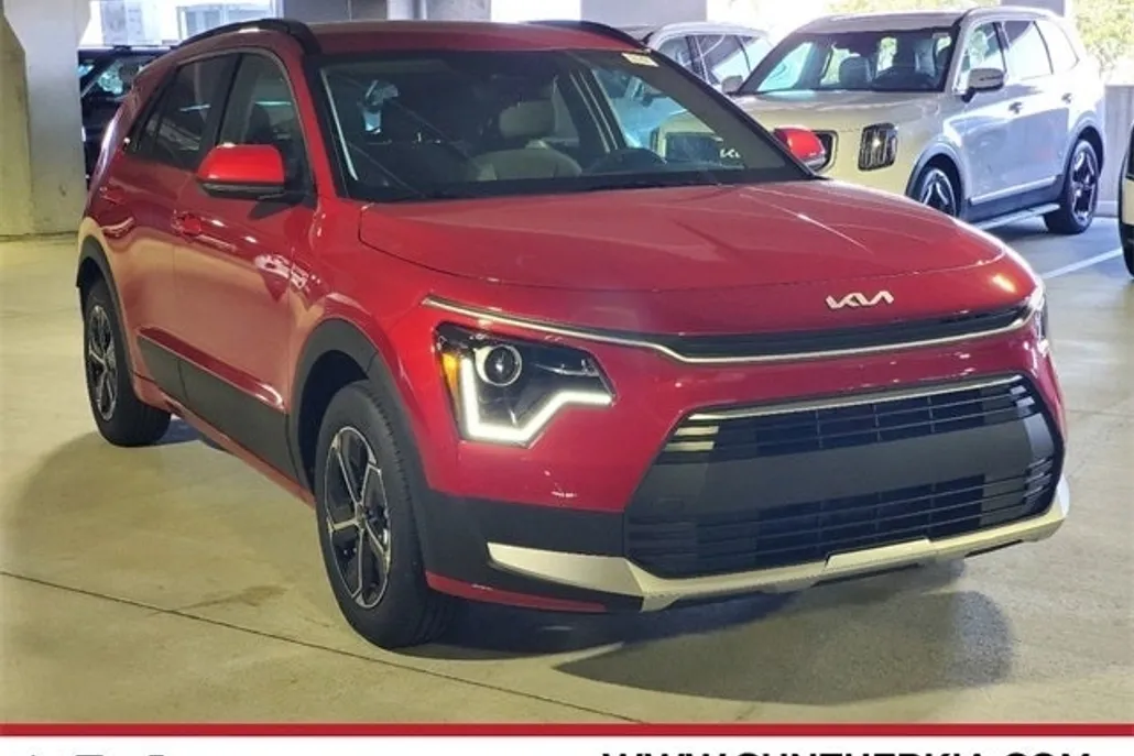 2025 Kia Niro LX photo 1
