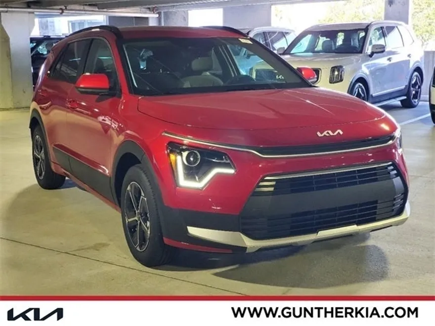2025 Kia Niro LX photo 1