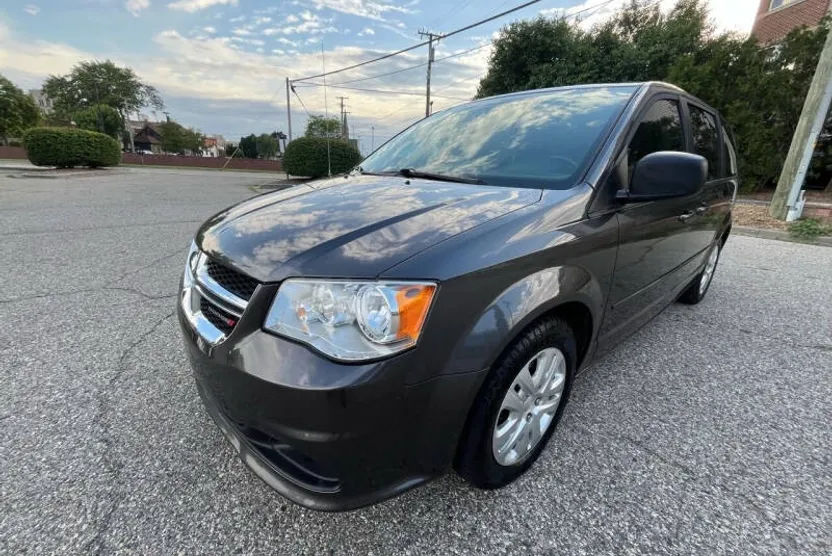 2017 Dodge Grand Caravan SE SXT Express photo 1