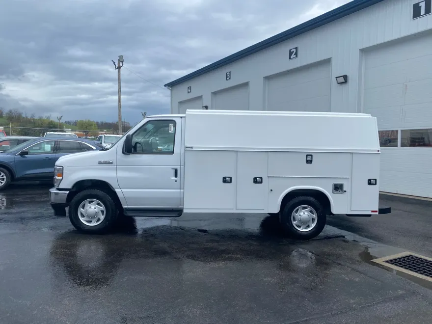 2024 Ford E-350 Base photo 1