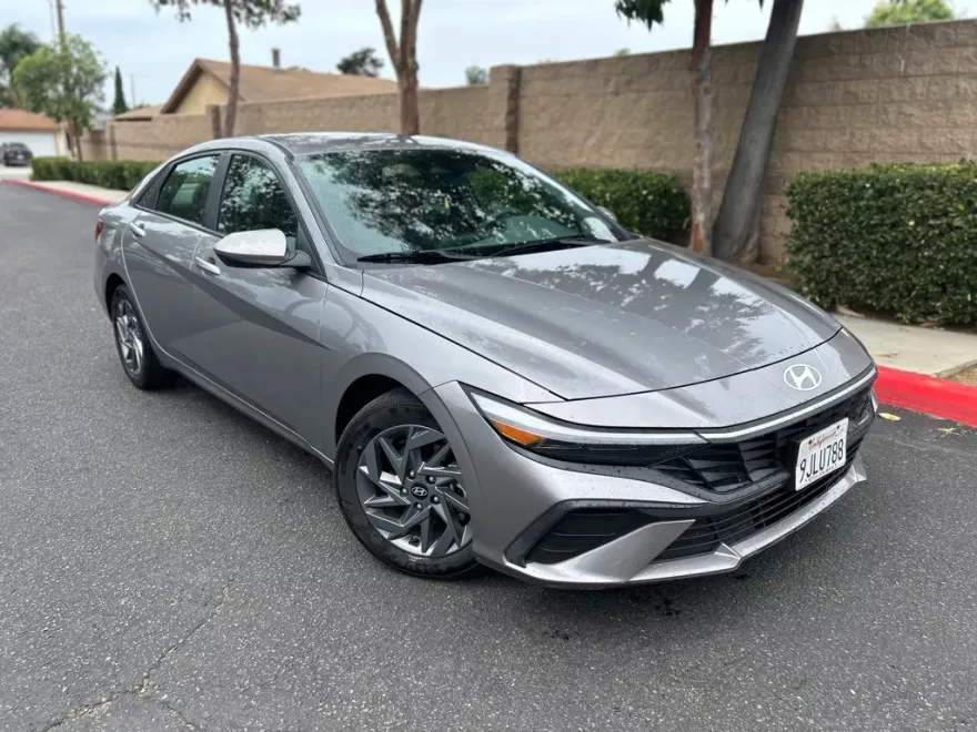 2024 Hyundai Elantra SEL photo 1