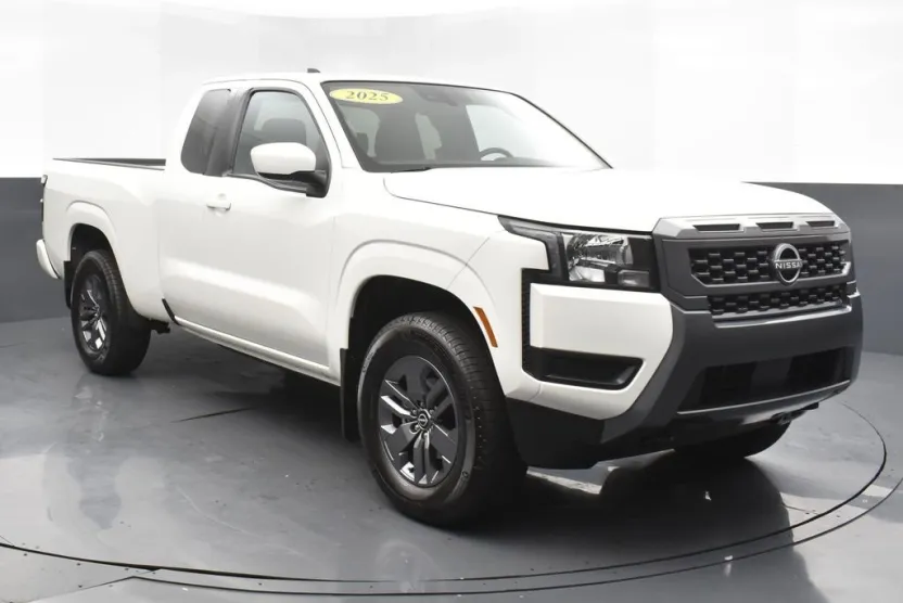 2025 Nissan Frontier SV photo 1