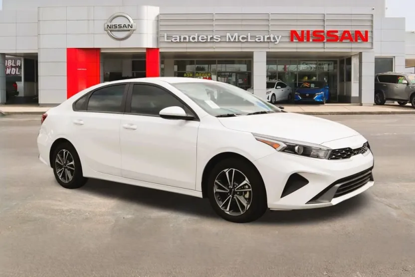 2024 Kia Forte LXS photo 1