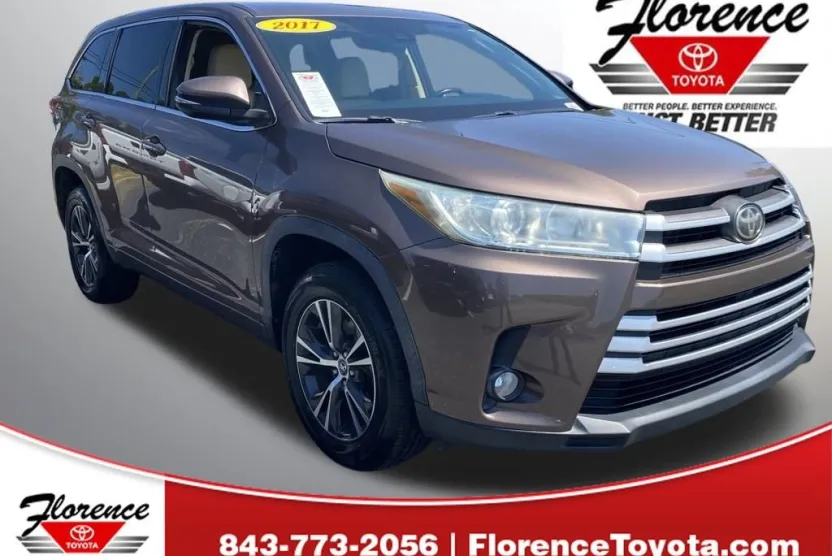 2017 Toyota Highlander LE Plus photo 1