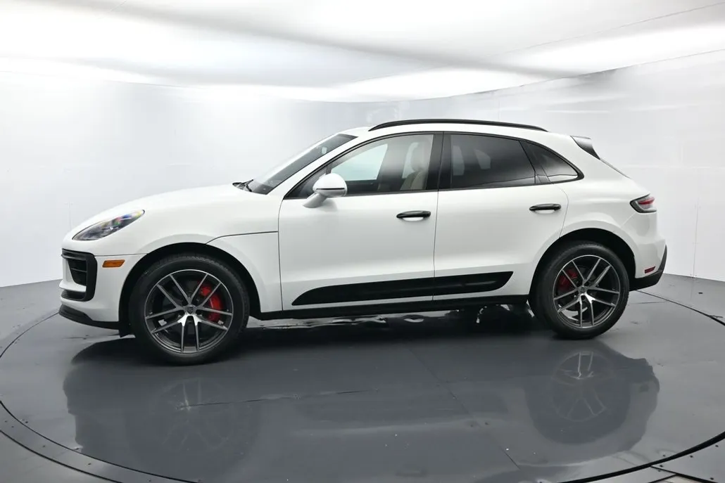 2022 Porsche Macan S photo 1