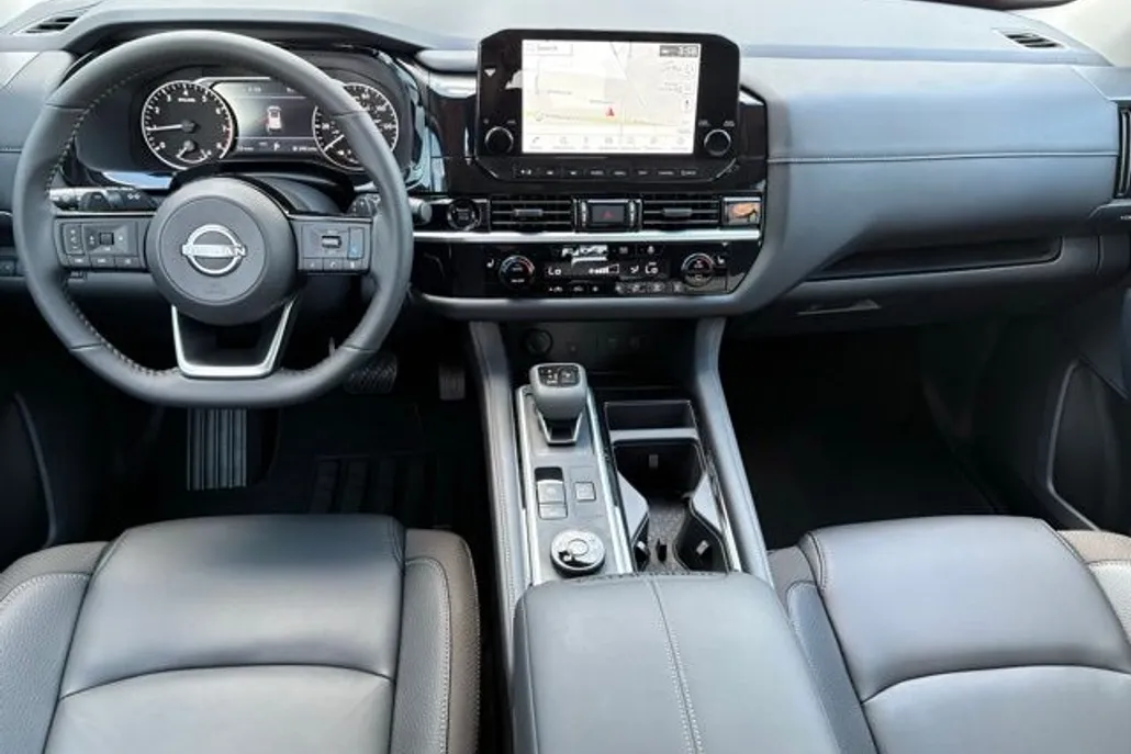 2025 Nissan Pathfinder SL photo 1