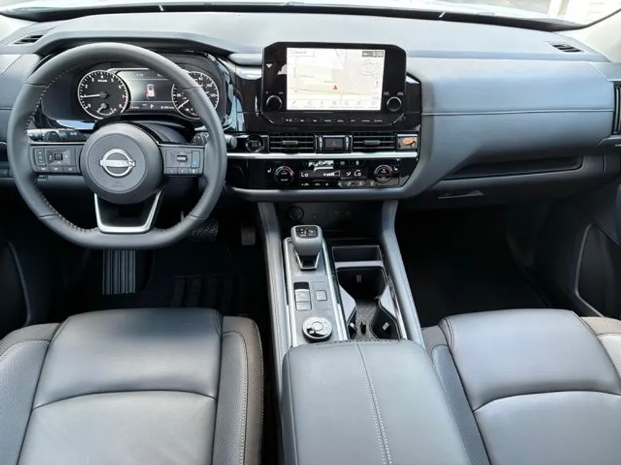 2025 Nissan Pathfinder SL photo 1