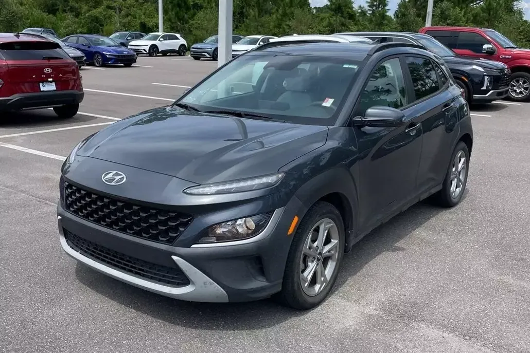 2022 Hyundai Kona SEL photo 1