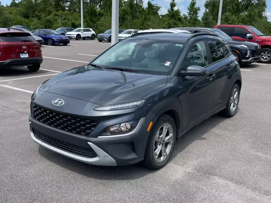 2022 Hyundai Kona SEL photo 1