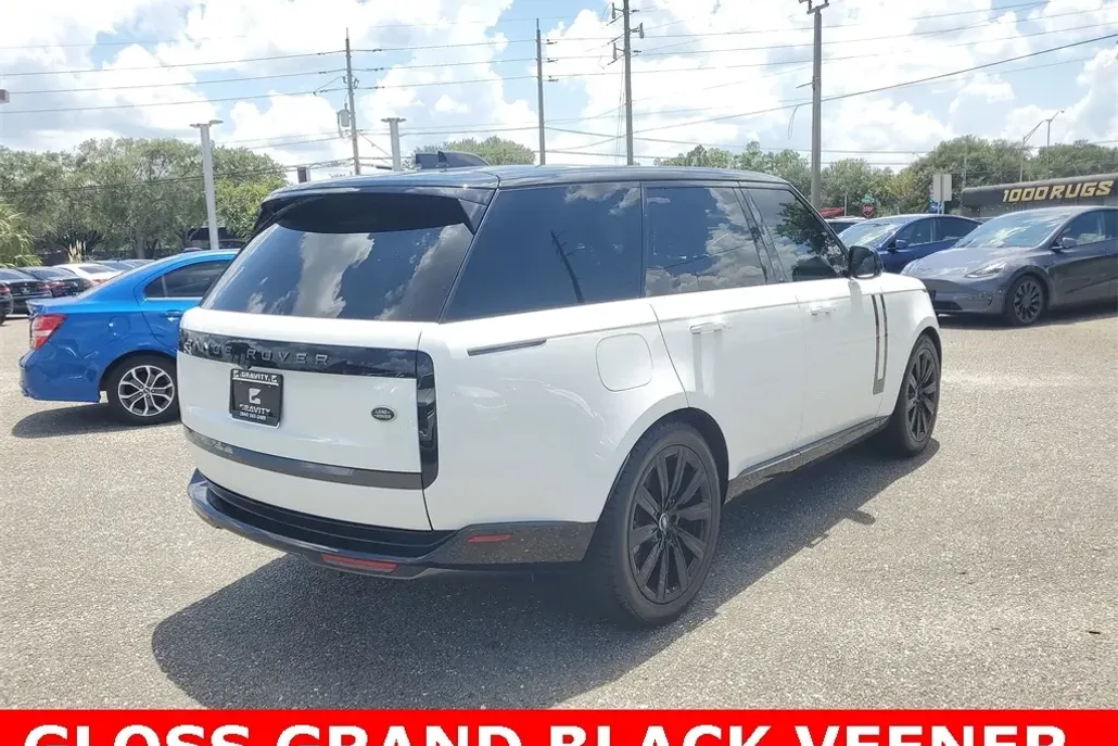 2023 Land Rover Range Rover SE photo 1
