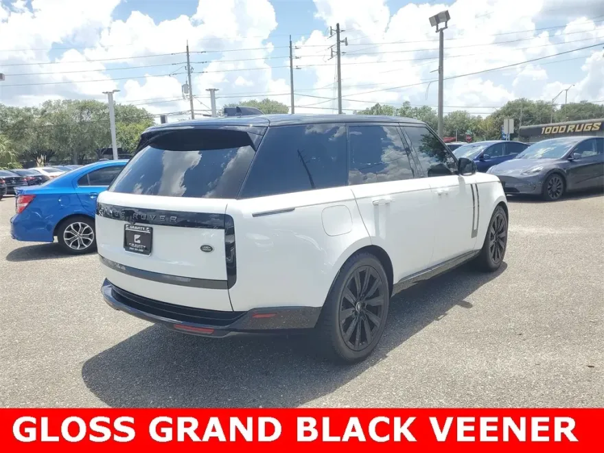 2023 Land Rover Range Rover SE photo 1