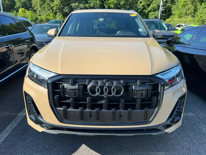 2025 Audi Q7 Premium Plus photo 1
