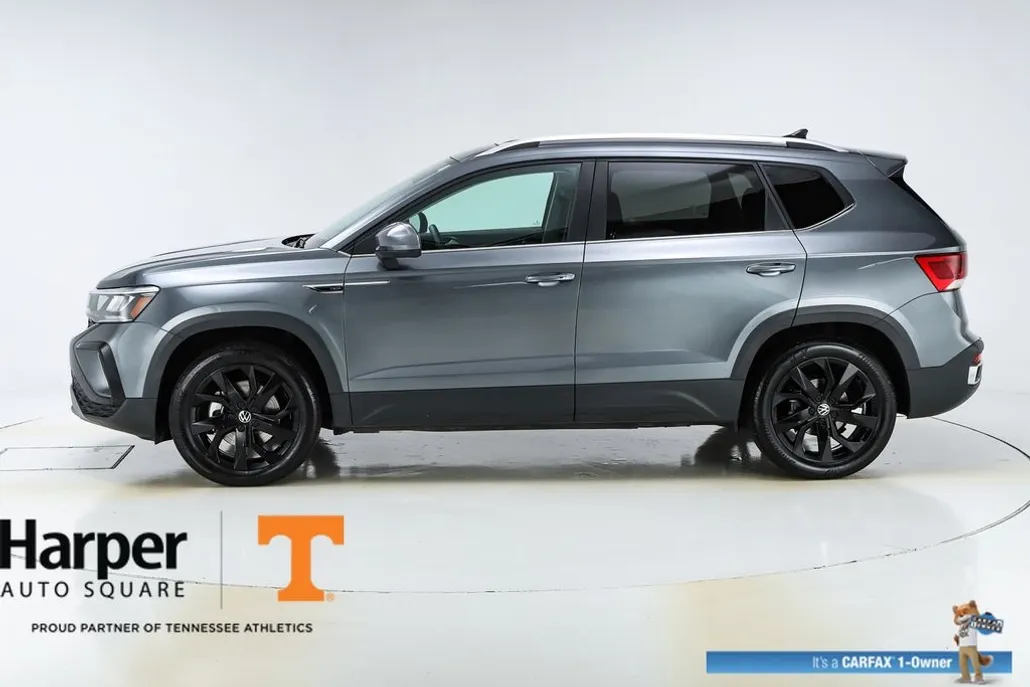 2022 Volkswagen Taos SE photo 1