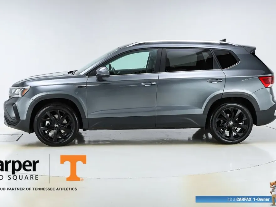 2022 Volkswagen Taos SE photo 1