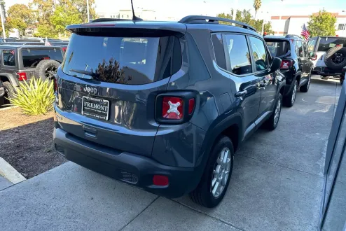 2023 Jeep Renegade Latitude photo 2