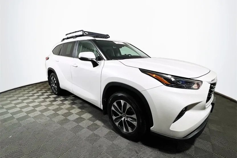 2024 Toyota Highlander XLE photo 1