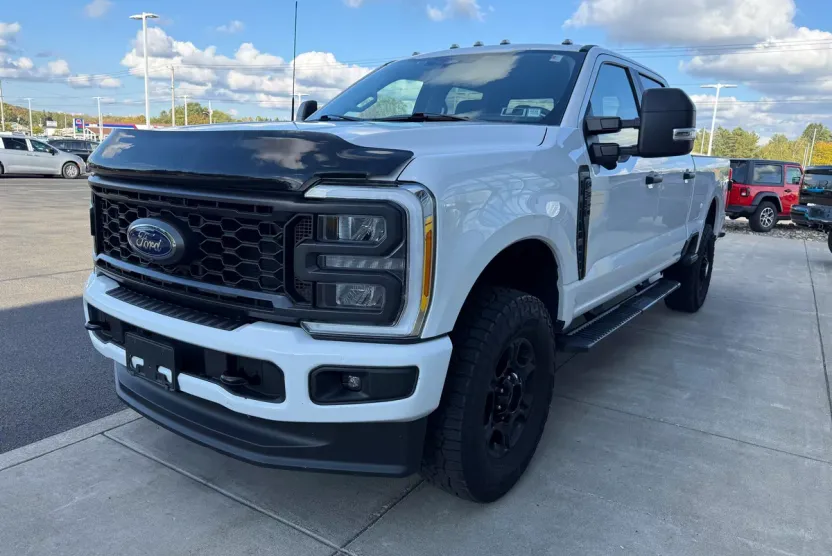 2023 Ford F-350 photo 1