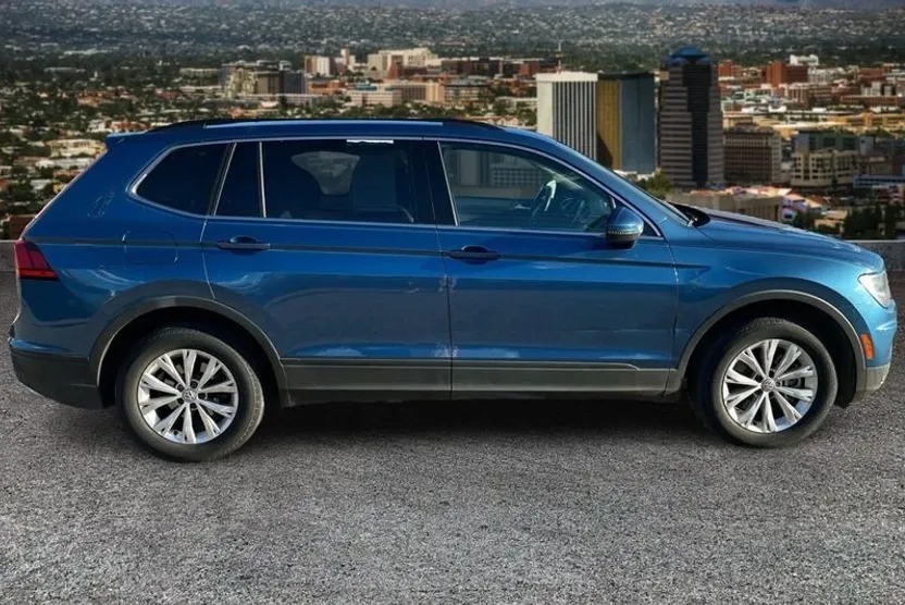 2019 Volkswagen Tiguan SEL R-Line photo 1