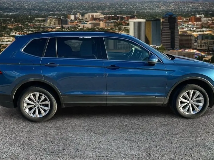 2019 Volkswagen Tiguan SEL R-Line photo 1
