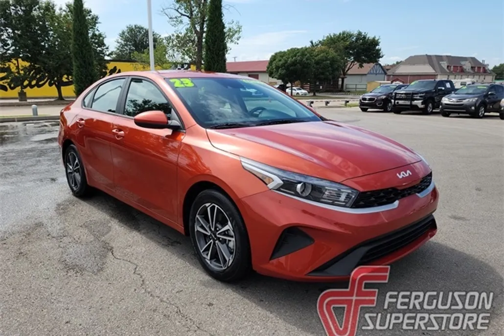 2023 Kia Forte LXS photo 1