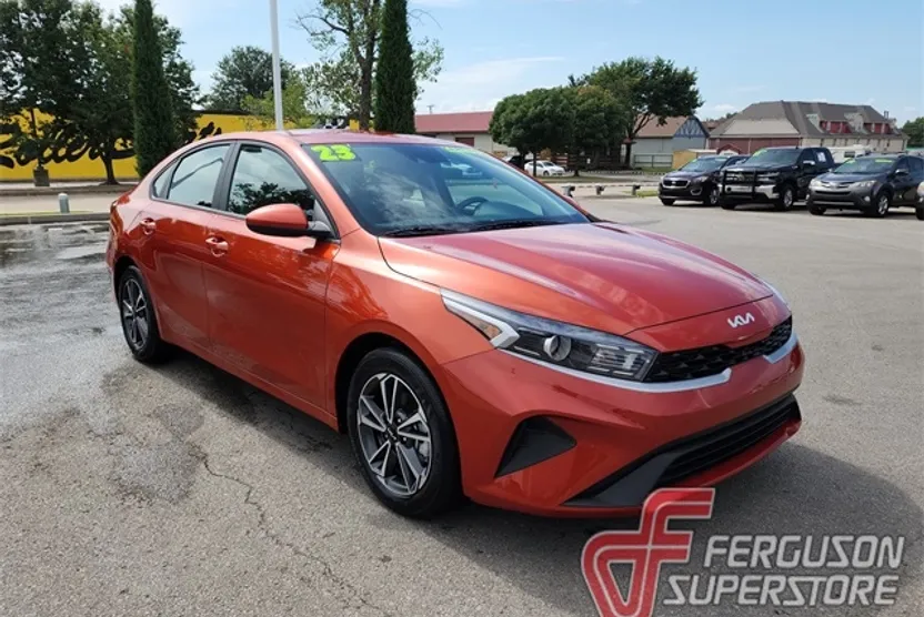 2023 Kia Forte LXS photo 1