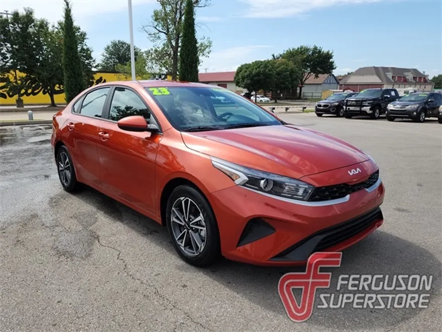 2023 Kia Forte LXS photo 1