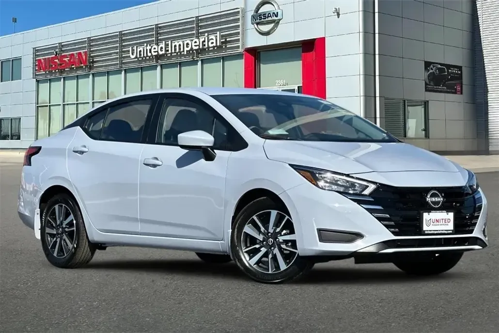 2025 Nissan Versa 1.6 SV photo 1