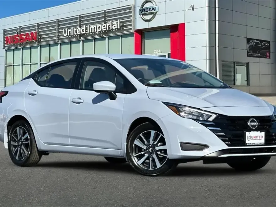 2025 Nissan Versa 1.6 SV photo 1