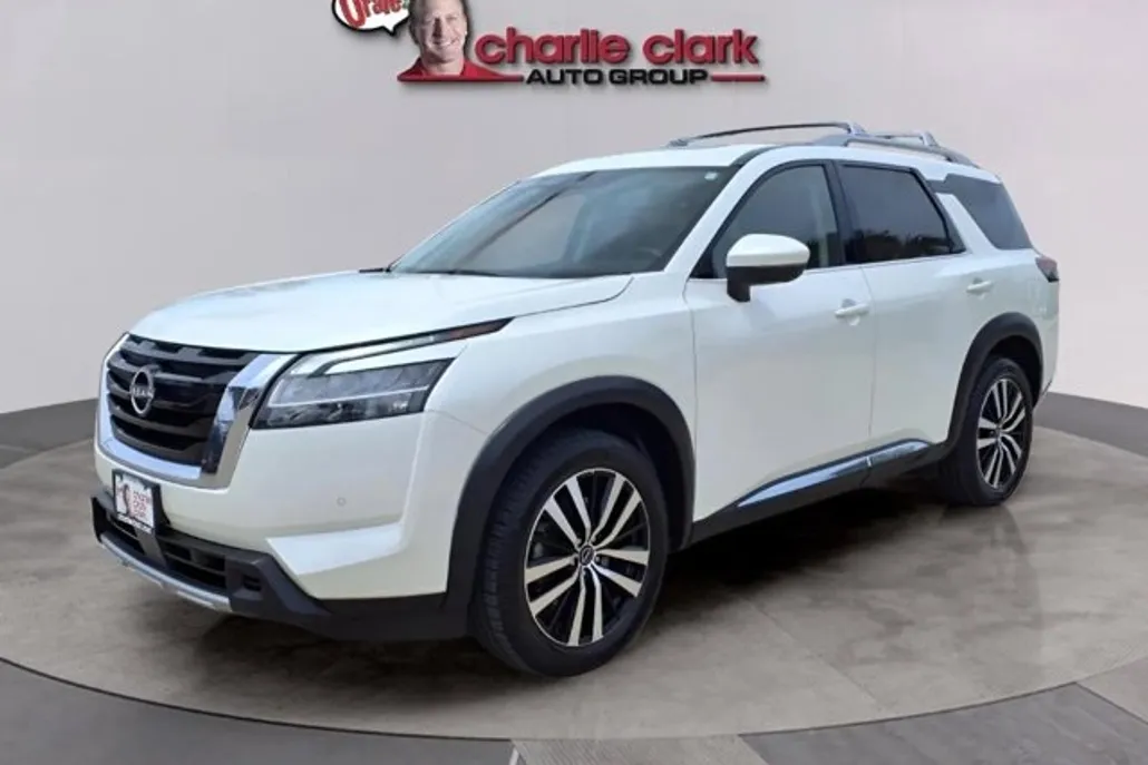 2023 Nissan Pathfinder Platinum photo 1