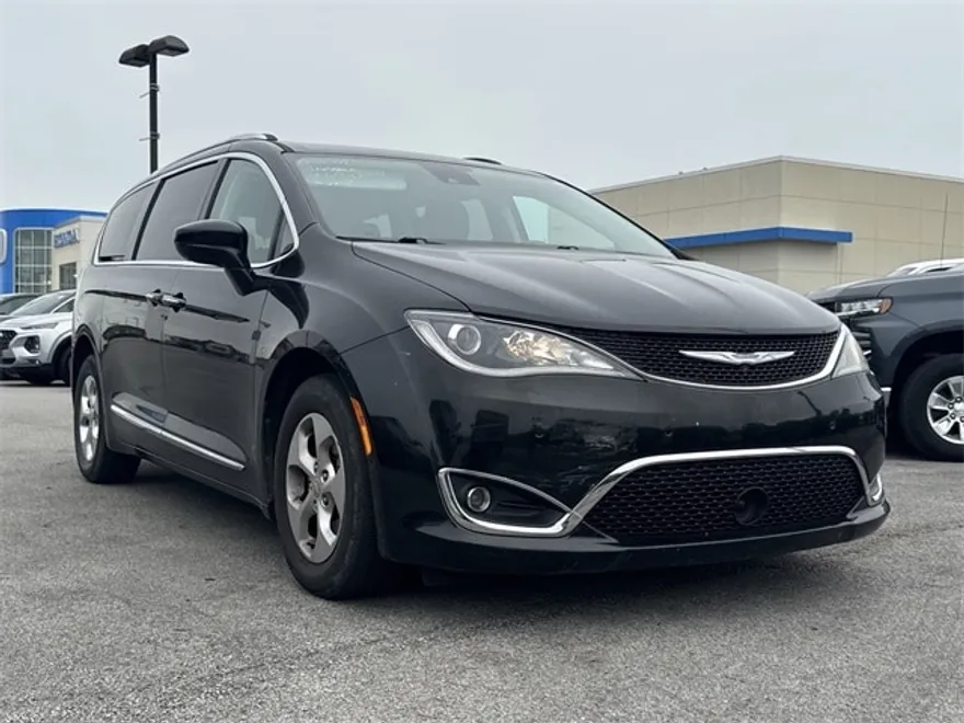 2017 Chrysler Pacifica Touring Plus photo 1