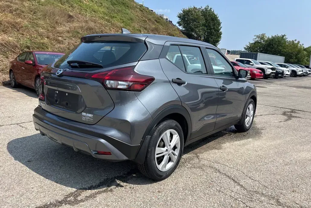 2021 Nissan Kicks S photo 1