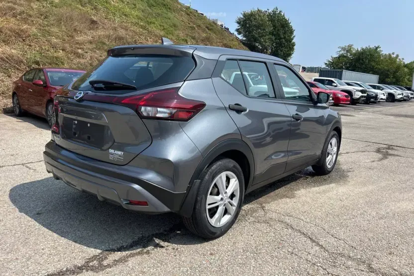 2021 Nissan Kicks S photo 1