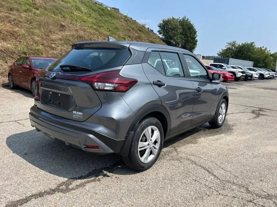 2021 Nissan Kicks S photo 1