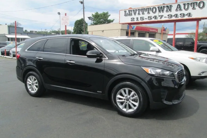 2019 Kia Sorento LX photo 1