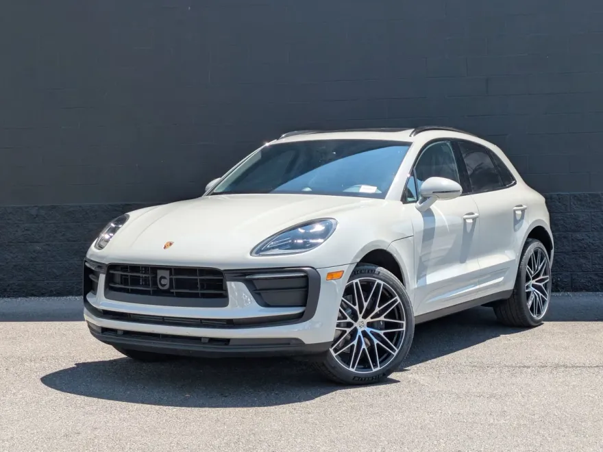 2025 Porsche Macan T photo 1