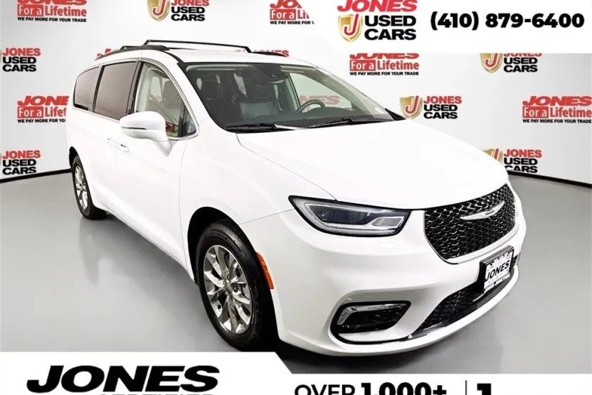 2022 Chrysler Pacifica Touring L photo 1
