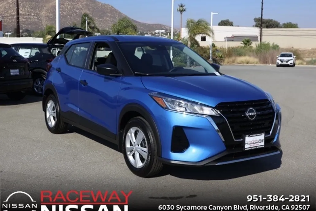 2025 Nissan Kicks Play S photo 1