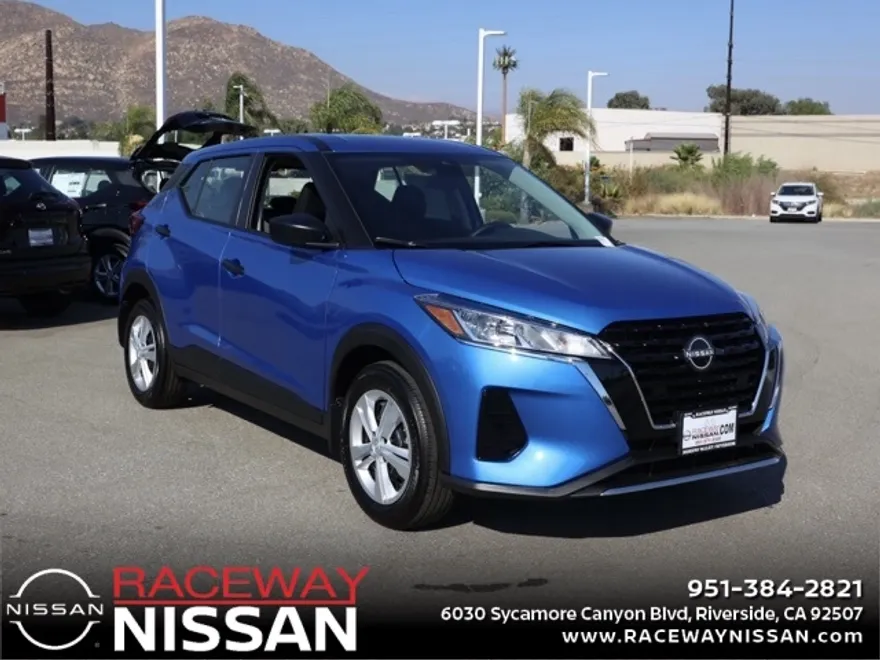 2025 Nissan Kicks Play S photo 1