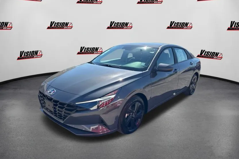 2023 Hyundai Elantra SEL photo 1