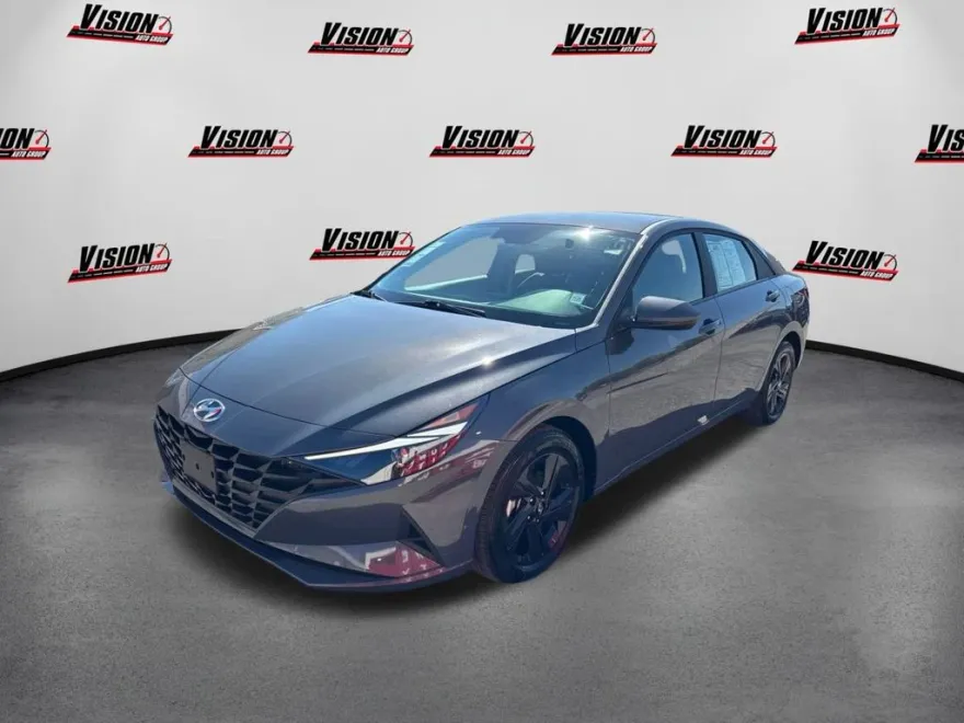 2023 Hyundai Elantra SEL photo 1