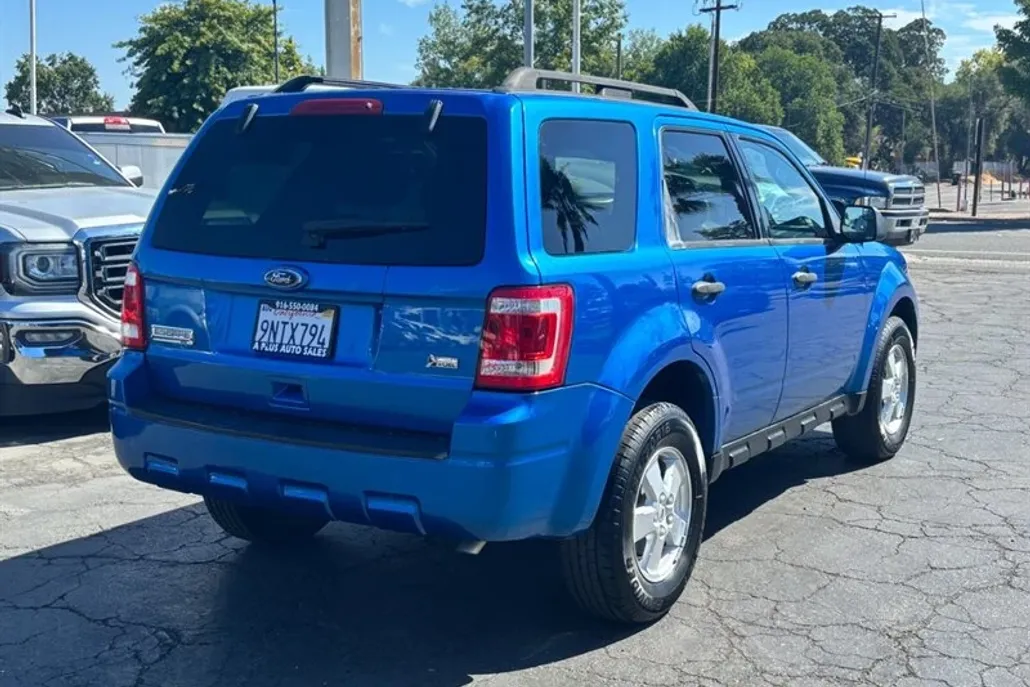 2011 Ford Escape XLT photo 1