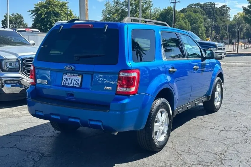 2011 Ford Escape XLT photo 1