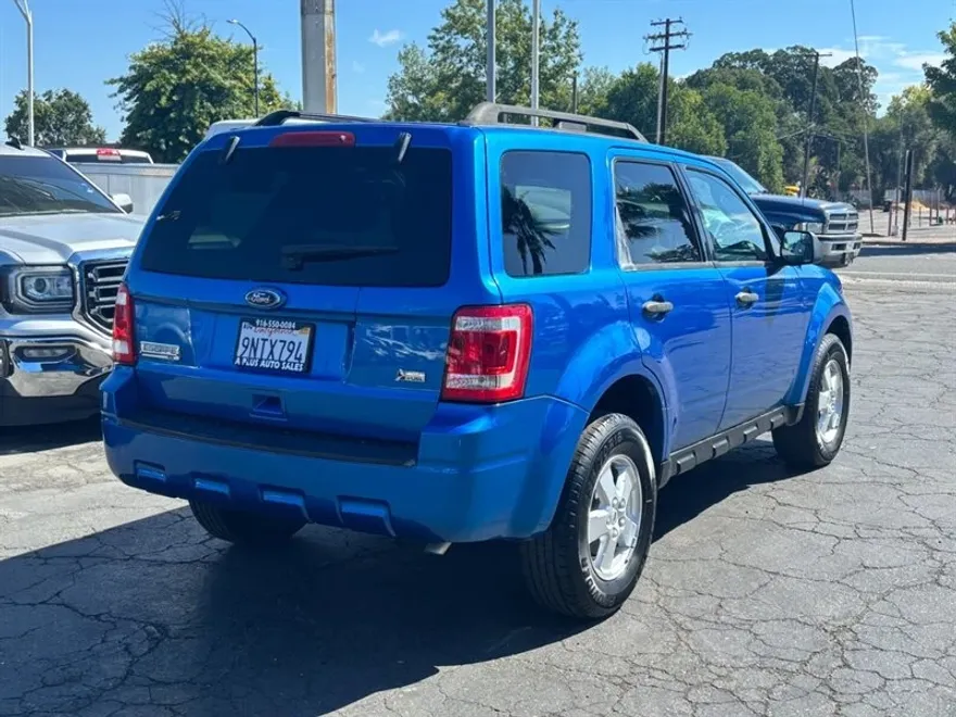 2011 Ford Escape XLT photo 1