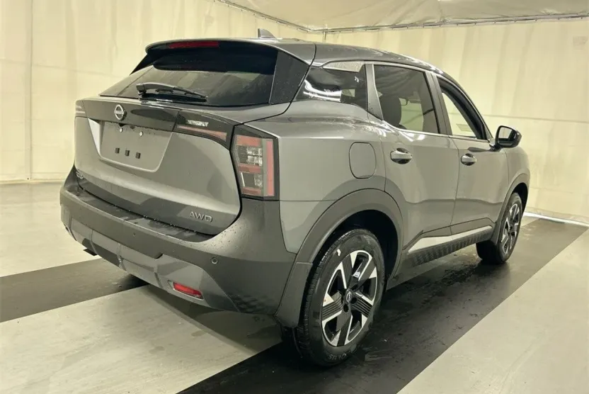 2025 Nissan Kicks SV photo 1